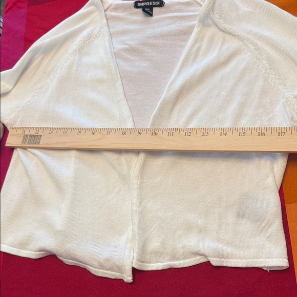Elegant Cream colour Three quarter bell sleeve Women's Sweater. Size Med. - Picture 8 of 8